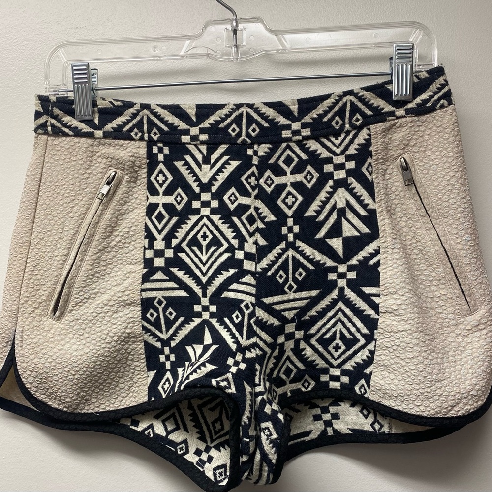 Line & Dot Shorts with Graphic Design - Medium